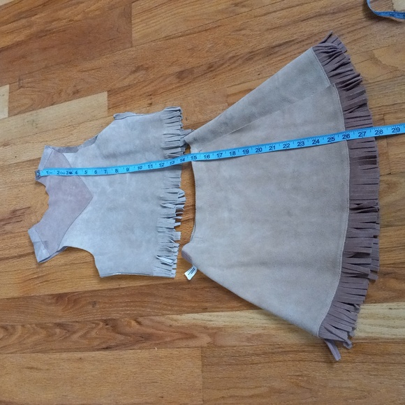 Girls Tan and Brown, Weathered Look, Leather with Fringe, VintageCowGirl Costume - Picture 11 of 16